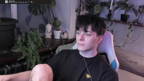 Snapshot of whiteegrimm chatting on December 18, 6:25 pm Gus online show from December 18, 6:25 pm