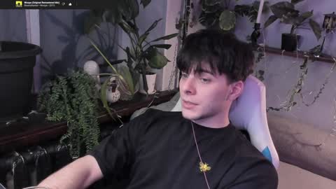 Snapshot of whiteegrimm chatting on December 20, 4:25 pm Gus online show from December 20, 4:25 pm