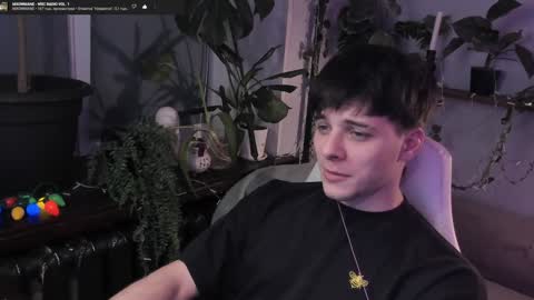 Snapshot of whiteegrimm chatting on December 24, 6:28 pm Gus online show from December 24, 6:28 pm