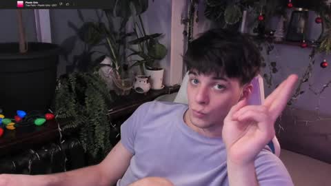 Snapshot of whiteegrimm chatting on December 25, 11:10 pm Gus online show from December 25, 11:10 pm