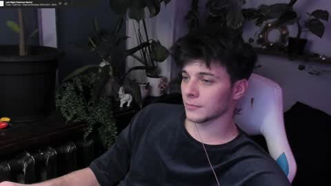 Snapshot of whiteegrimm chatting on January 3, 5:31 pm Gus online show from January 3, 5:31 pm