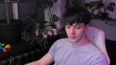 Snapshot of whiteegrimm chatting on January 8, 8:29 pm Gus online show from January 8, 8:29 pm