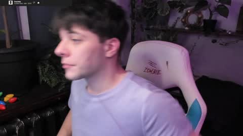 Snapshot of whiteegrimm chatting on January 12, 9:19 pm Gus online show from January 12, 9:19 pm