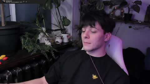 Snapshot of whiteegrimm chatting on January 14, 11:16 pm Gus online show from January 14, 11:16 pm