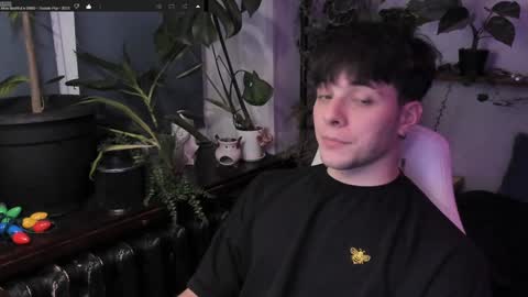 Snapshot of whiteegrimm chatting on January 19, 7:15 pm Gus online show from January 19, 7:15 pm