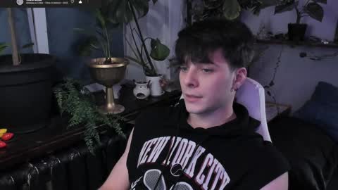 Snapshot of whiteegrimm chatting on January 22, 9:32 pm Gus online show from January 22, 9:32 pm