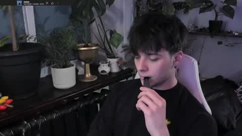 Snapshot of whiteegrimm chatting on January 24, 6:14 pm Gus online show from January 24, 6:14 pm