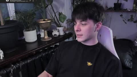 Snapshot of whiteegrimm chatting on January 28, 6:17 pm Gus online show from January 28, 6:17 pm