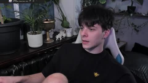 Snapshot of whiteegrimm chatting on February 10, 6:45 pm Gus online show from February 10, 6:45 pm