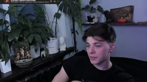 Snapshot of whiteegrimm chatting on November 21, 9:24 pm Gus online show from November 21, 9:24 pm