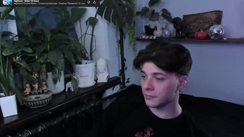 Snapshot of whiteegrimm chatting on November 30, 8:46 pm Gus online show from November 30, 8:46 pm