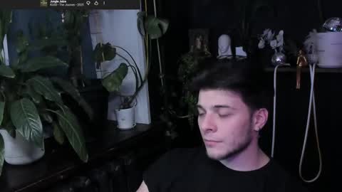 Snapshot of whiteegrimm chatting on December 13, 9:42 pm Gus online show from December 13, 9:42 pm