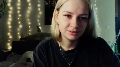 whitehex666 online show from December 2, 3:40 pm