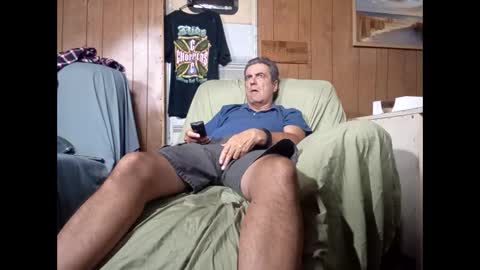 Snapshot of whitelion67 chatting on December 15, 12:26 am whitelion67 online show from December 15, 12:26 am