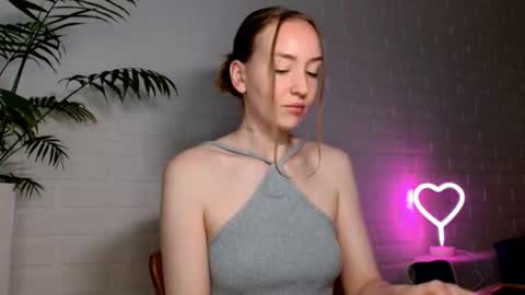 Snapshot of whiteprincessluna chatting on June 26, 1:37 pm You wont find me here on Saturdays and Sundays online show from June 26, 1:37 pm