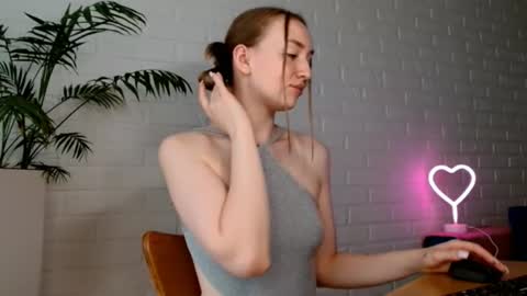 Snapshot of whiteprincessluna chatting on July 14, 1:17 pm You wont find me here on Saturdays and Sundays online show from July 14, 1:17 pm