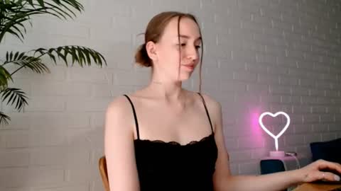 Snapshot of whiteprincessluna chatting on July 31, 12:04 pm You wont find me here on Saturdays and Sundays online show from July 31, 12:04 pm