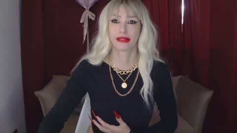 White Queen online show from February 3, 10:58 am