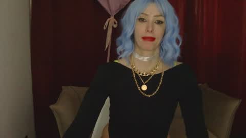 White Queen online show from February 5, 11:23 am