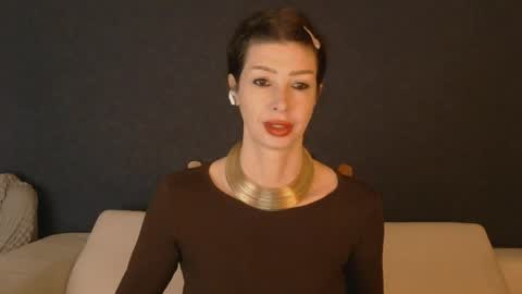 White Queen online show from September 21, 7:10 am