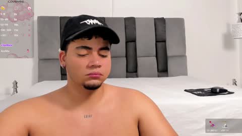 Snapshot of whitesun_01 chatting on January 19, 3:42 pm WhiteSun online show from January 19, 3:42 pm