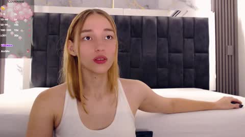 Snapshot of whitesun_01 chatting on March 3, 12:48 pm WhiteSun online show from March 3, 12:48 pm