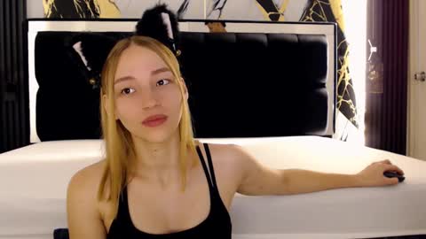 Snapshot of whitesun_01 chatting on March 11, 1:01 pm WhiteSun online show from March 11, 1:01 pm