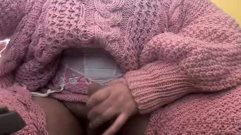 Snapshot of whitesweater chatting on December 2, 9:56 am whitesweater online show from December 2, 9:56 am