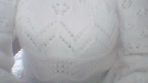 Snapshot of whitesweater chatting on December 4, 7:39 am whitesweater online show from December 4, 7:39 am