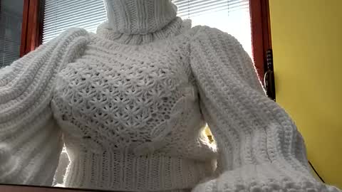 Snapshot of whitesweater chatting on September 18, 6:48 am whitesweater online show from September 18, 6:48 am