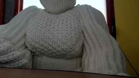 Snapshot of whitesweater chatting on October 1, 6:19 am whitesweater online show from October 1, 6:19 am