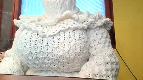 Snapshot of whitesweater chatting on October 6, 6:11 am whitesweater online show from October 6, 6:11 am