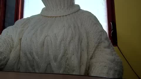 Snapshot of whitesweater chatting on October 28, 7:01 am whitesweater online show from October 28, 7:01 am