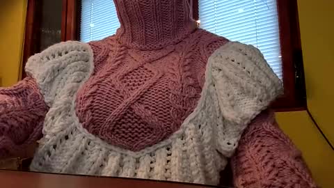 Snapshot of whitesweater chatting on November 18, 6:29 am whitesweater online show from November 18, 6:29 am