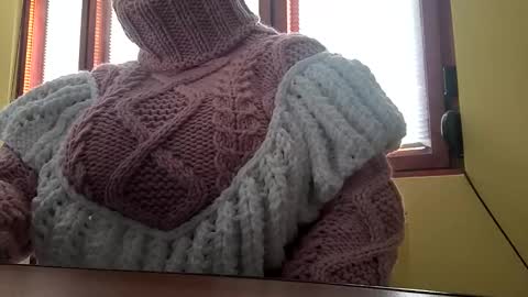 Snapshot of whitesweater chatting on December 15, 6:50 am whitesweater online show from December 15, 6:50 am