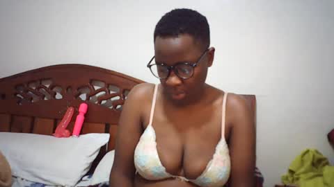 Snapshot of whitney_ly chatting on July 27, 8:10 am whitney_ly online show from July 27, 8:10 am
