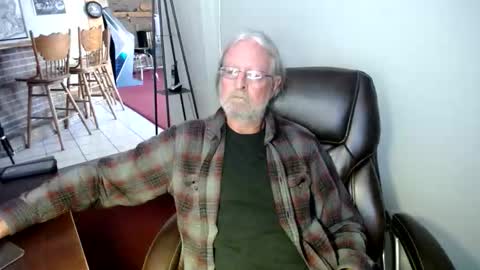 whofcares2 online show from March 1, 4:53 pm