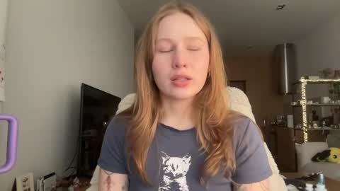 Snapshot of whoisalisa chatting on May 9, 7:57 am Alisa online show from May 9, 7:57 am
