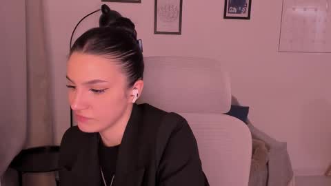 whoislulu online show from March 4, 3:51 pm