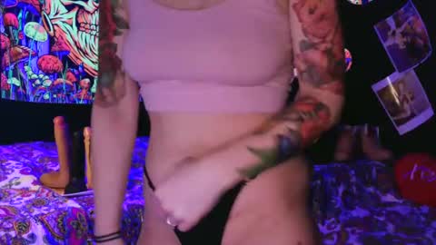 Snapshot of whosplayingwithfire chatting on February 18, 10:38 am Fire C online show from February 18, 10:38 am