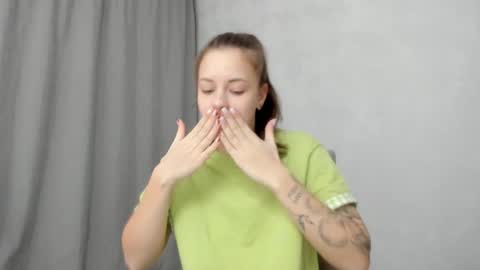 Snapshot of why_again_me chatting on February 4, 8:36 pm Veronica online show from February 4, 8:36 pm