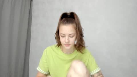 Snapshot of why_again_me chatting on February 5, 9:52 pm Veronica online show from February 5, 9:52 pm