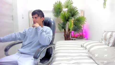 Snapshot of wickedboy_twink chatting on October 24, 11:17 am JAISON online show from October 24, 11:17 am
