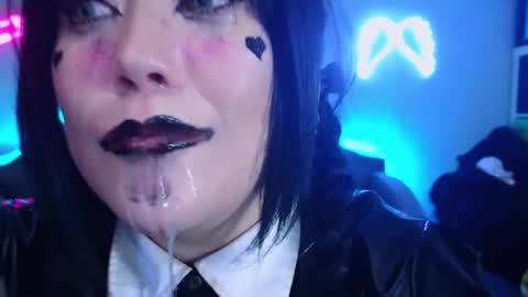 Snapshot of wickedxqueen chatting on December 6, 5:31 am Laura online show from December 6, 5:31 am