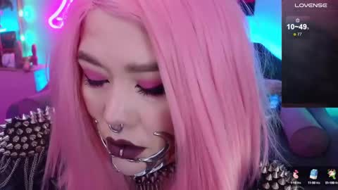 Snapshot of wickedxqueen chatting on December 11, 4:49 am Laura online show from December 11, 4:49 am