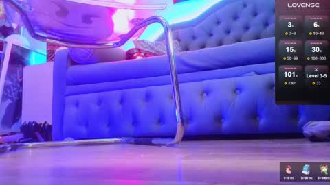 Snapshot of wickedxqueen chatting on December 11, 7:53 am Laura online show from December 11, 7:53 am