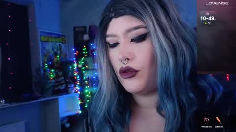 Snapshot of wickedxqueen chatting on December 18, 5:15 am Laura online show from December 18, 5:15 am