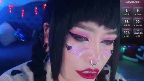 Snapshot of wickedxqueen chatting on December 19, 9:49 pm Laura online show from December 19, 9:49 pm