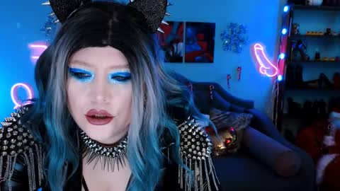 Snapshot of wickedxqueen chatting on December 28, 11:05 pm Laura online show from December 28, 11:05 pm