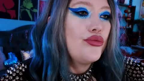 Snapshot of wickedxqueen chatting on December 29, 3:11 am Laura online show from December 29, 3:11 am